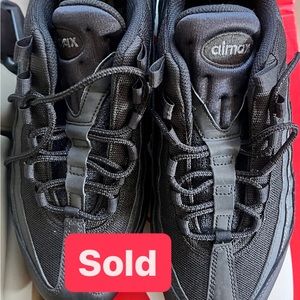 SOLD!!!AIR MAX 95! Gently wore MEN air max sneakers SIZE 11.5